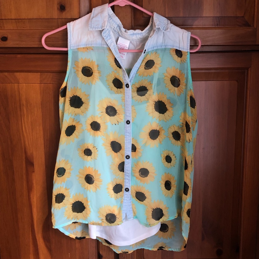 Girls’ Buttoned Sunflower Cutoff Blouse